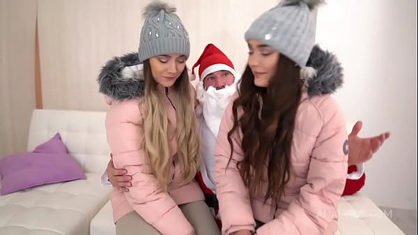 extreem onderdanige tiener wordt anaal misbruikt, moet pis drinken en kotst!